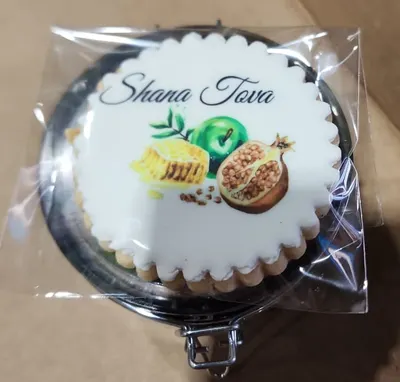 Clasp Jar With Cookie On Top