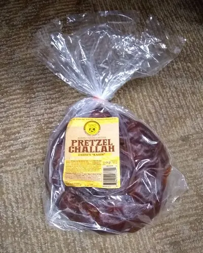 "Pretzel Challah Zaidie's """"Raisin"""""